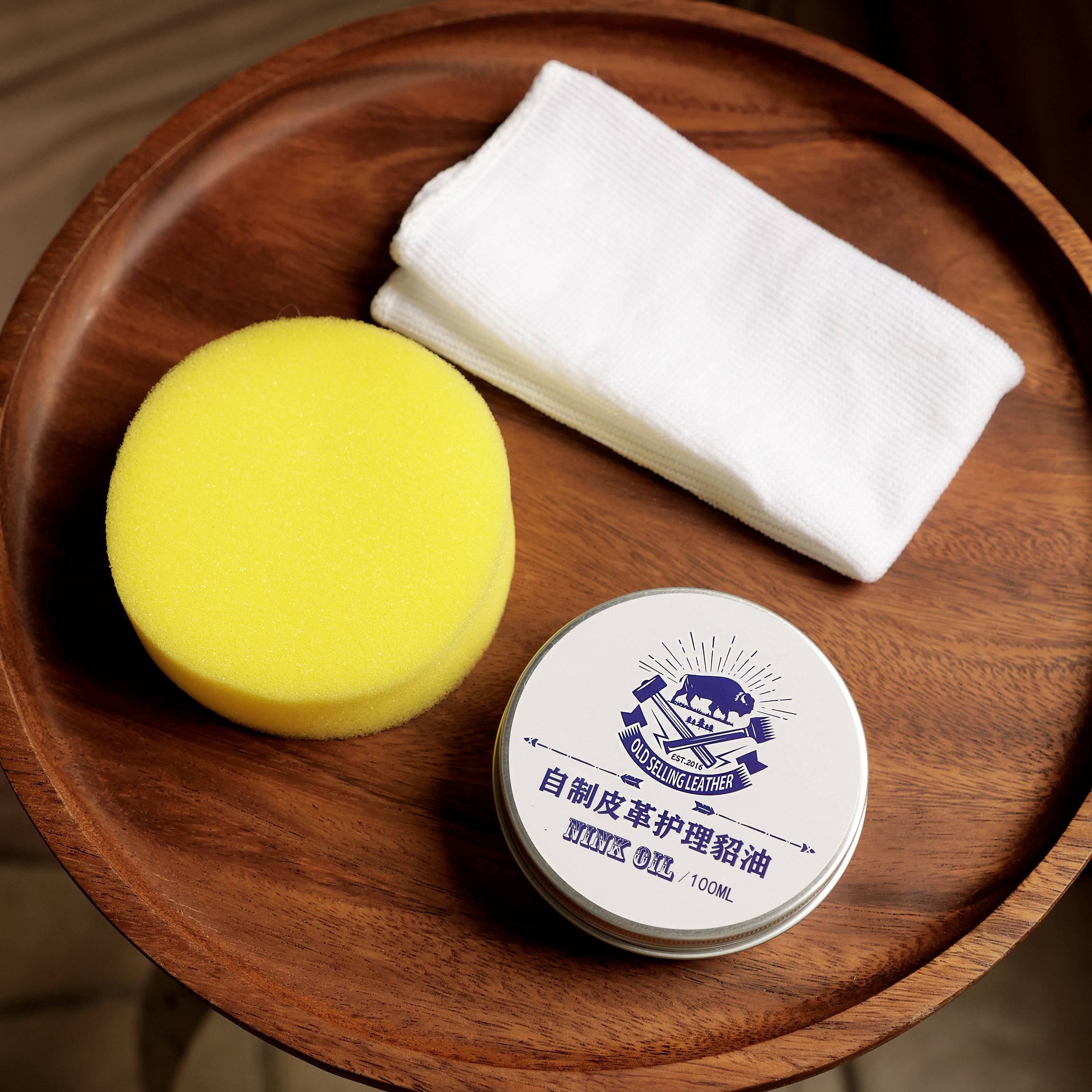 100ml of home-made mink oil (spong + cotton cloth)